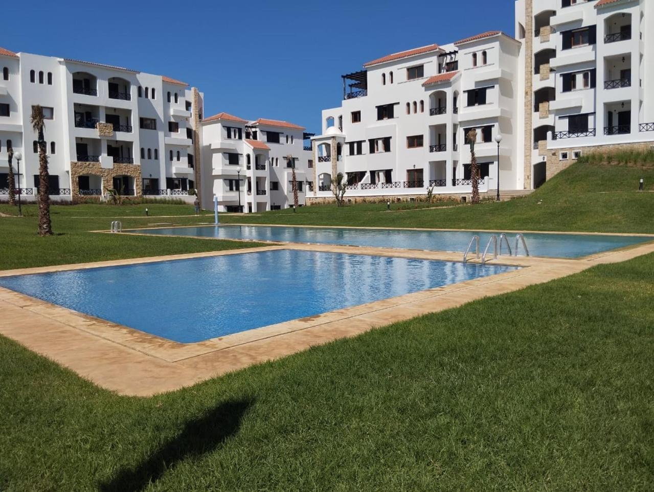 Lilac'S Garden Vue Piscine M'dik Kültér fotó